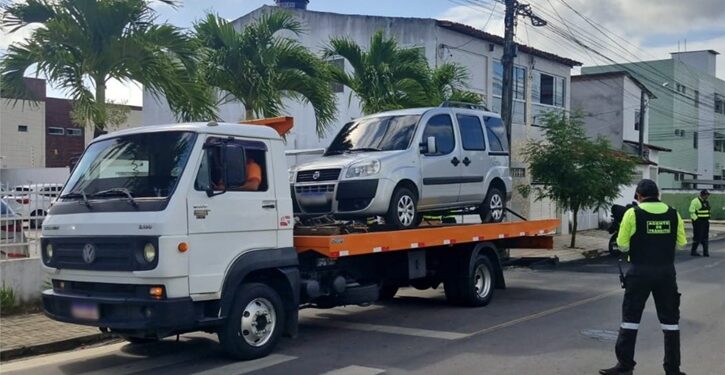 Fiscalização da Semob de João Pessoa flagra e recolhe veículos ilegais usados no transporte escolar