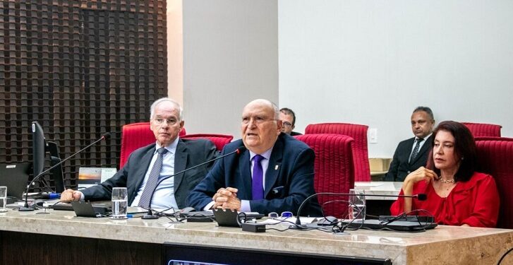 Conselheiro Nominando Diniz oficializa aposentadoria do Tribunal de Contas da PB