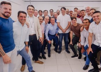 Em reunião com vereadores, Leo Bezerra fortalece diálogo entre Executivo e Legislativo