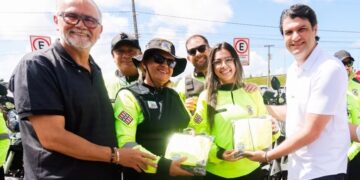 Leo Bezerra entrega fardamento para os agentes de mobilidade e novos veículos para a Semob-JP