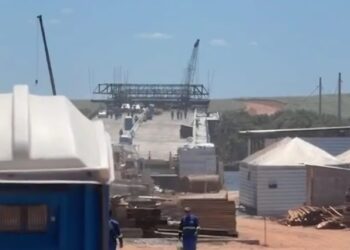 Após acidente com fôrma metálica da obra da Ponte do Futuro, corpo de trabalhador é encontrado sem vida